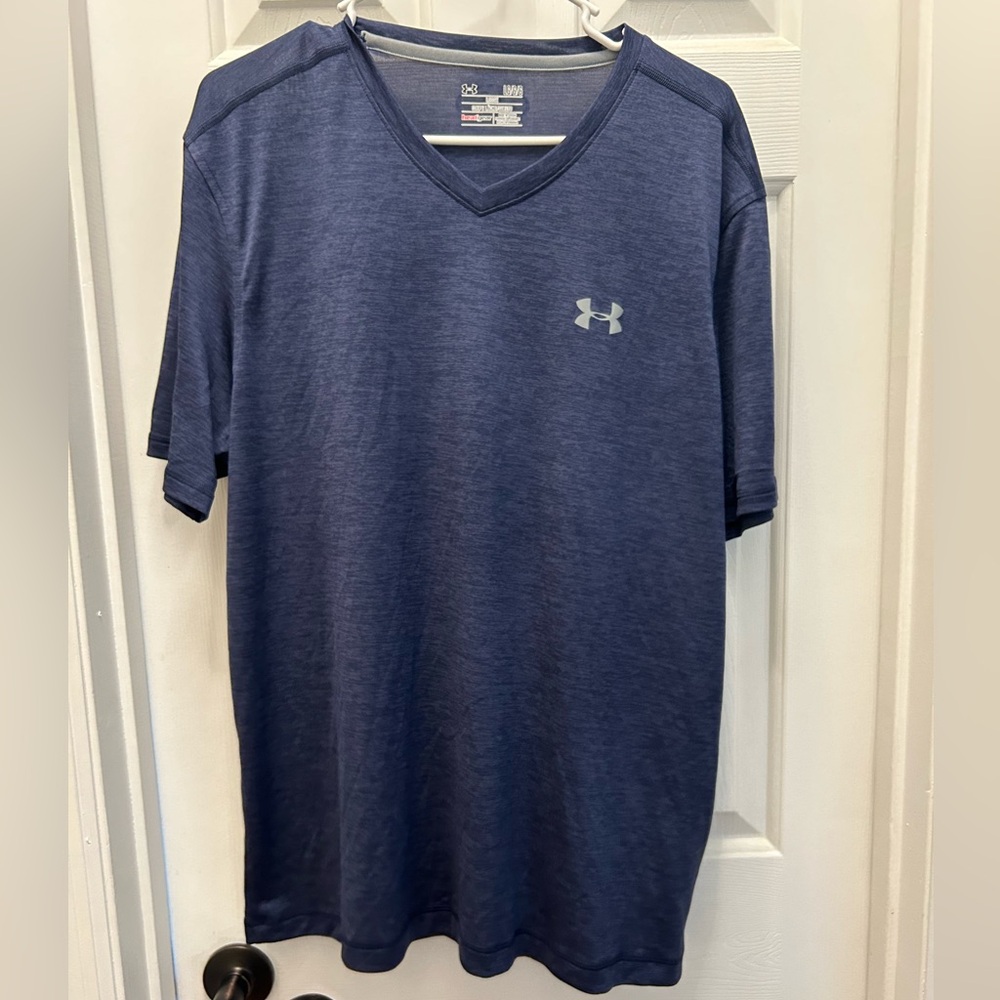 Men’s large under armour T shirt. new condition. Tear away tag in place